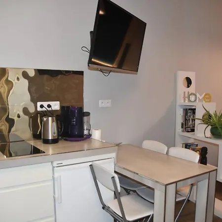 Eiffel Tower Modern Flat Near Eiffel Tower * 파리